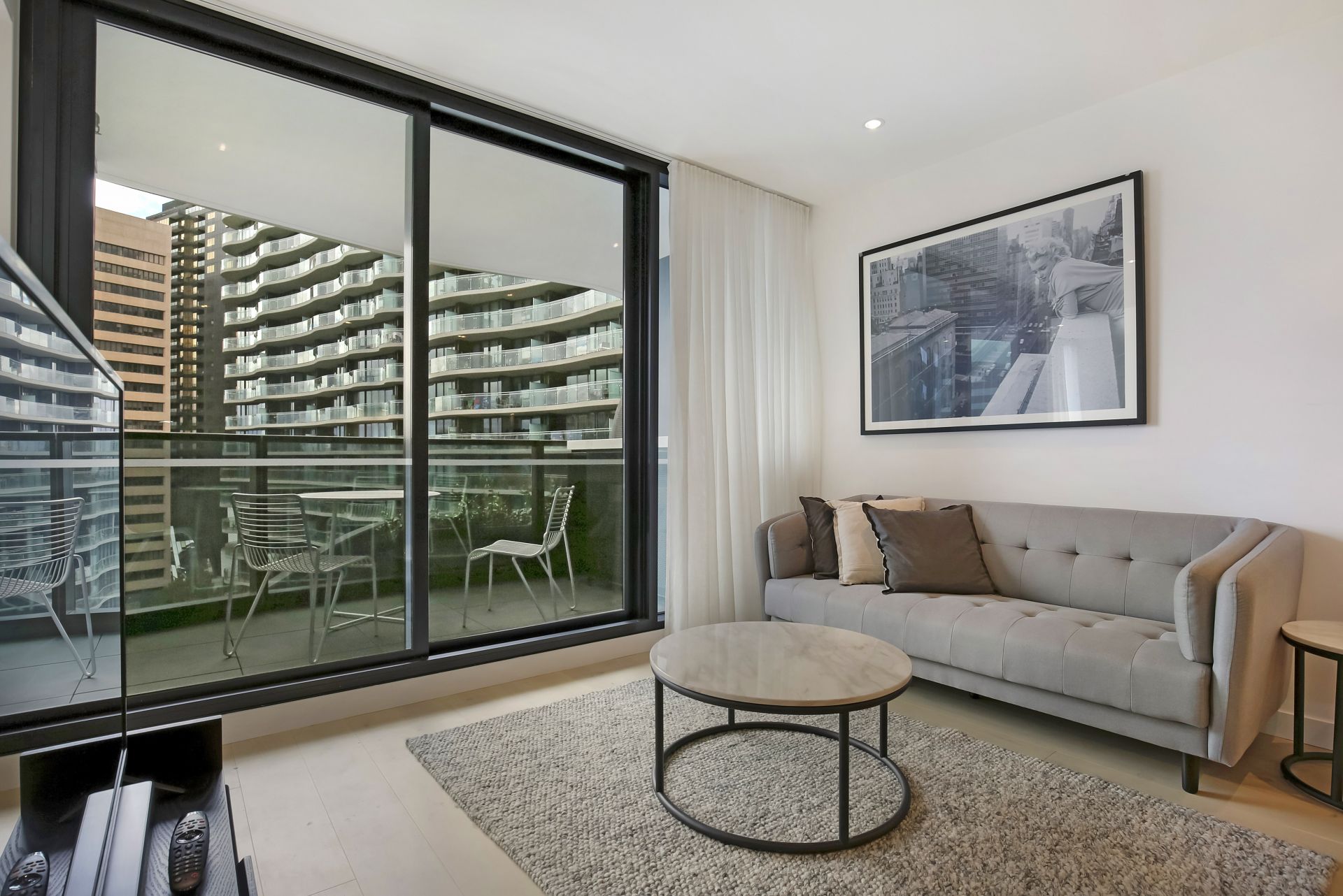 1008/7 Bowen Crescent, Melbourne - Thumbnail 5