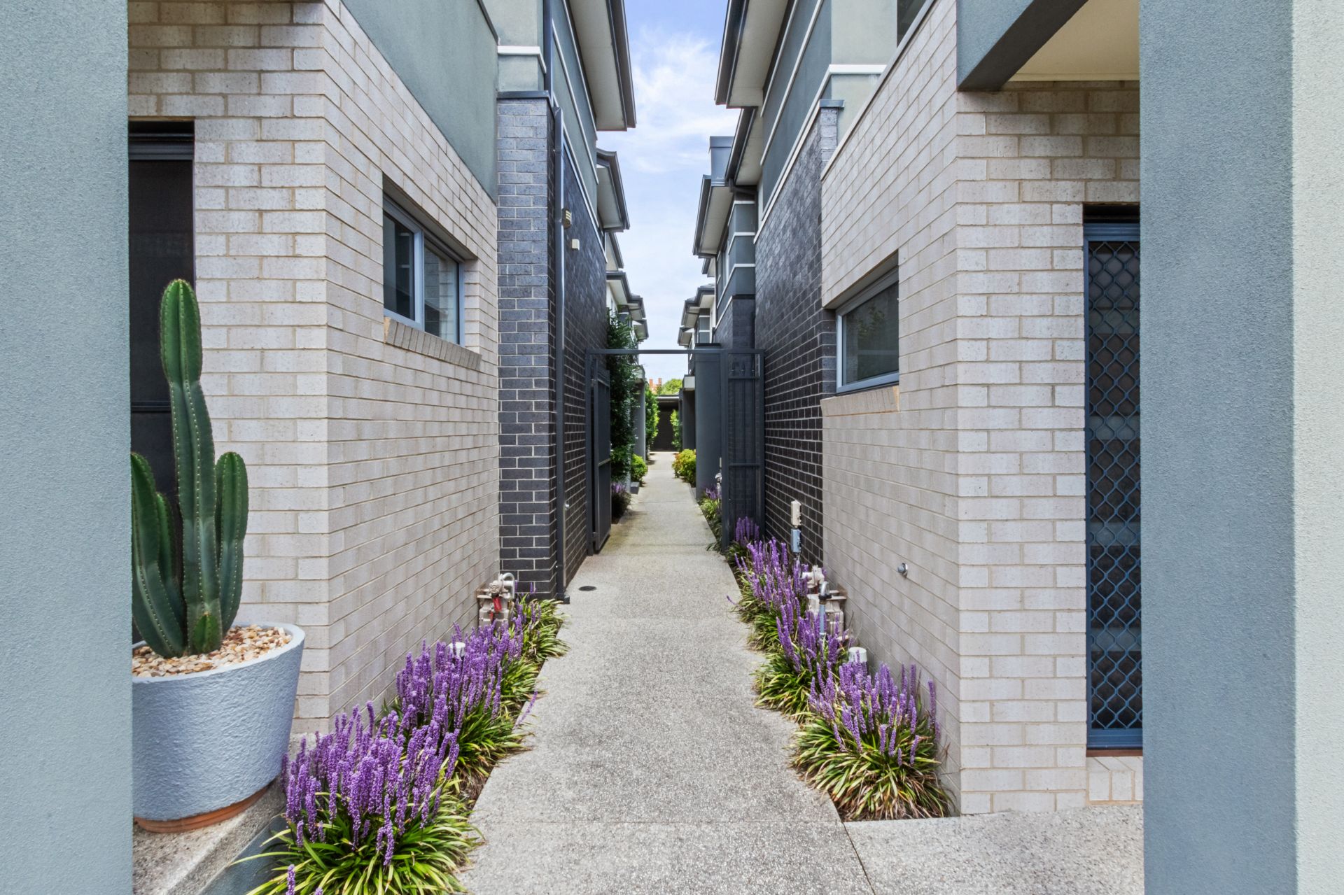 Charming 1-Bedroom Townhouse for Rent in Reservoir!