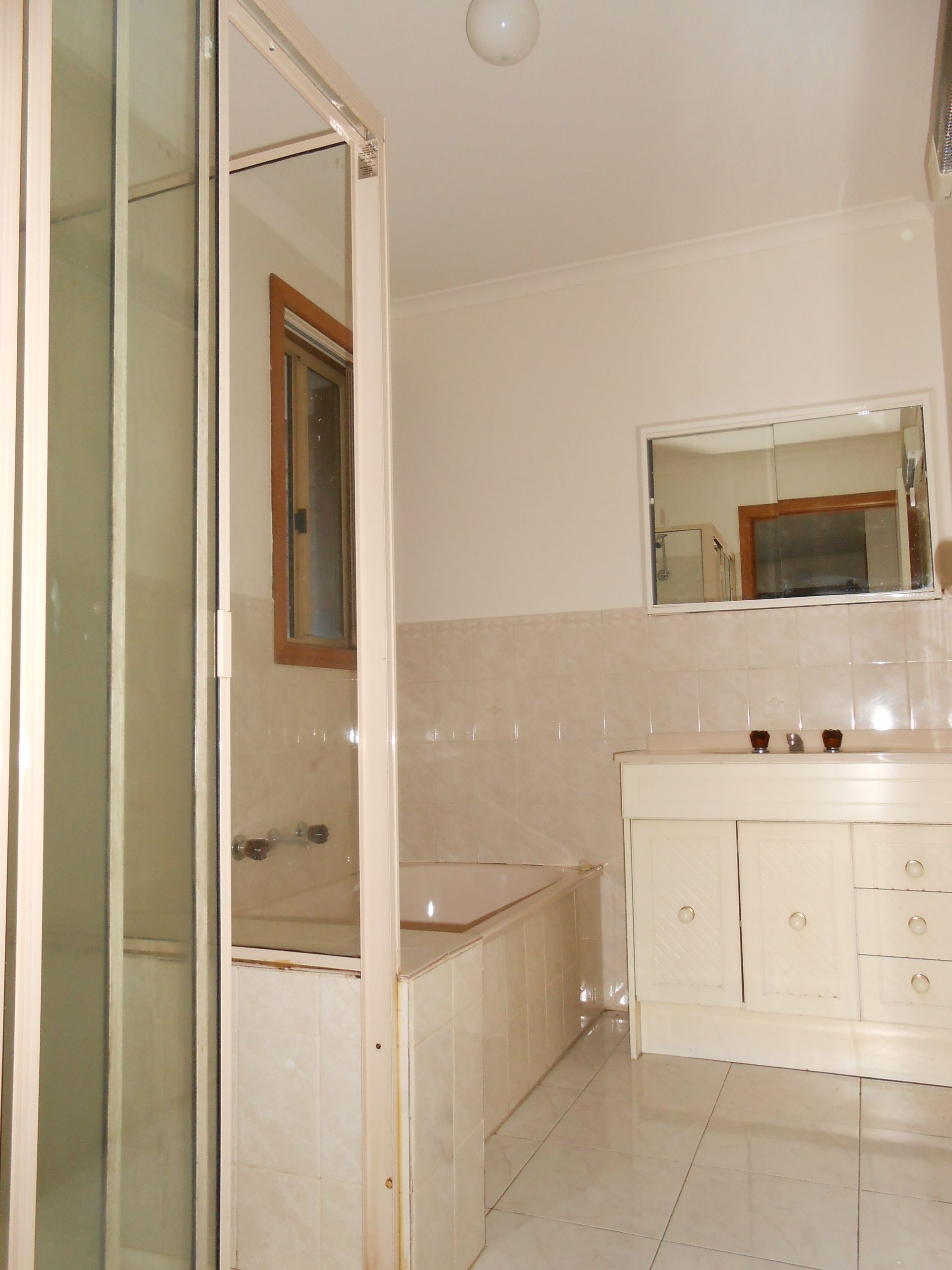 FANTASTIC LOCATION!   *Insp  Thu 7th May @ 4:20pm*