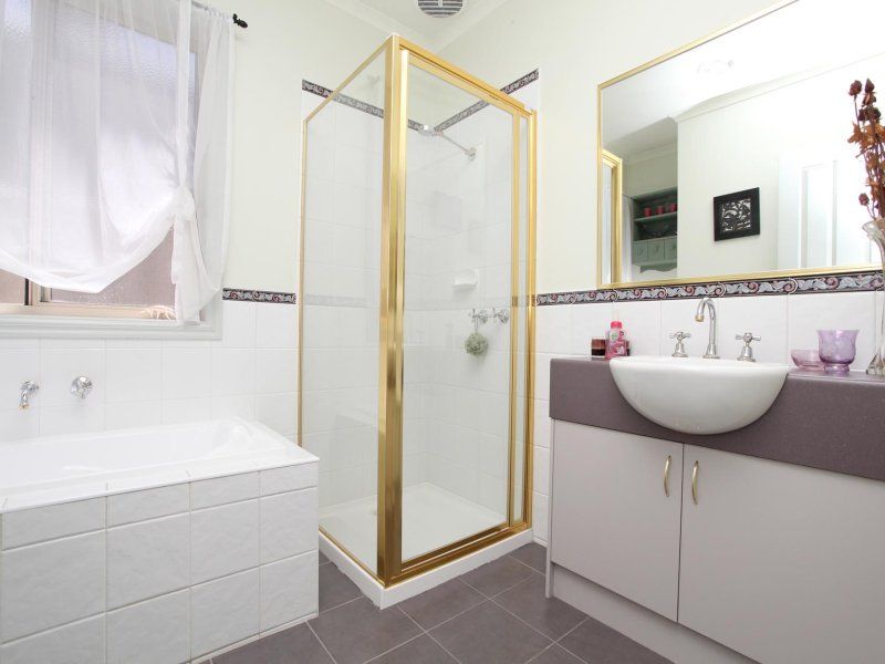 5 Parkin Avenue, Caroline Springs - Thumbnail 8