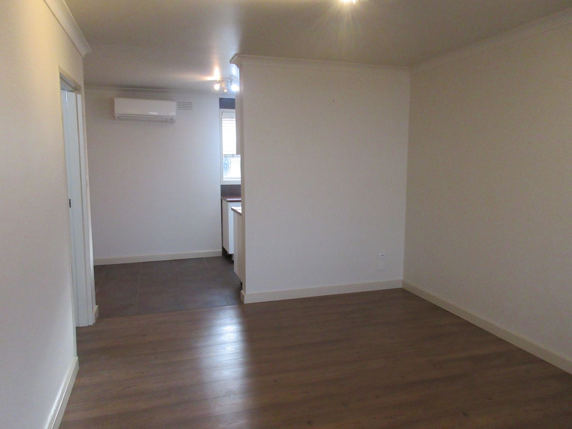 LUXURIOUSLY REFURBISHED ONE BEDROOM APARTMENT!