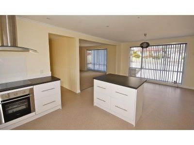 3
 
 
 
  
 
 
 1
 
 
 
  
 
 
 4
 
 
 
 
 
 
 
 22 Lapthorne Close, DON TAS 7310, Don - Thumbnail 5