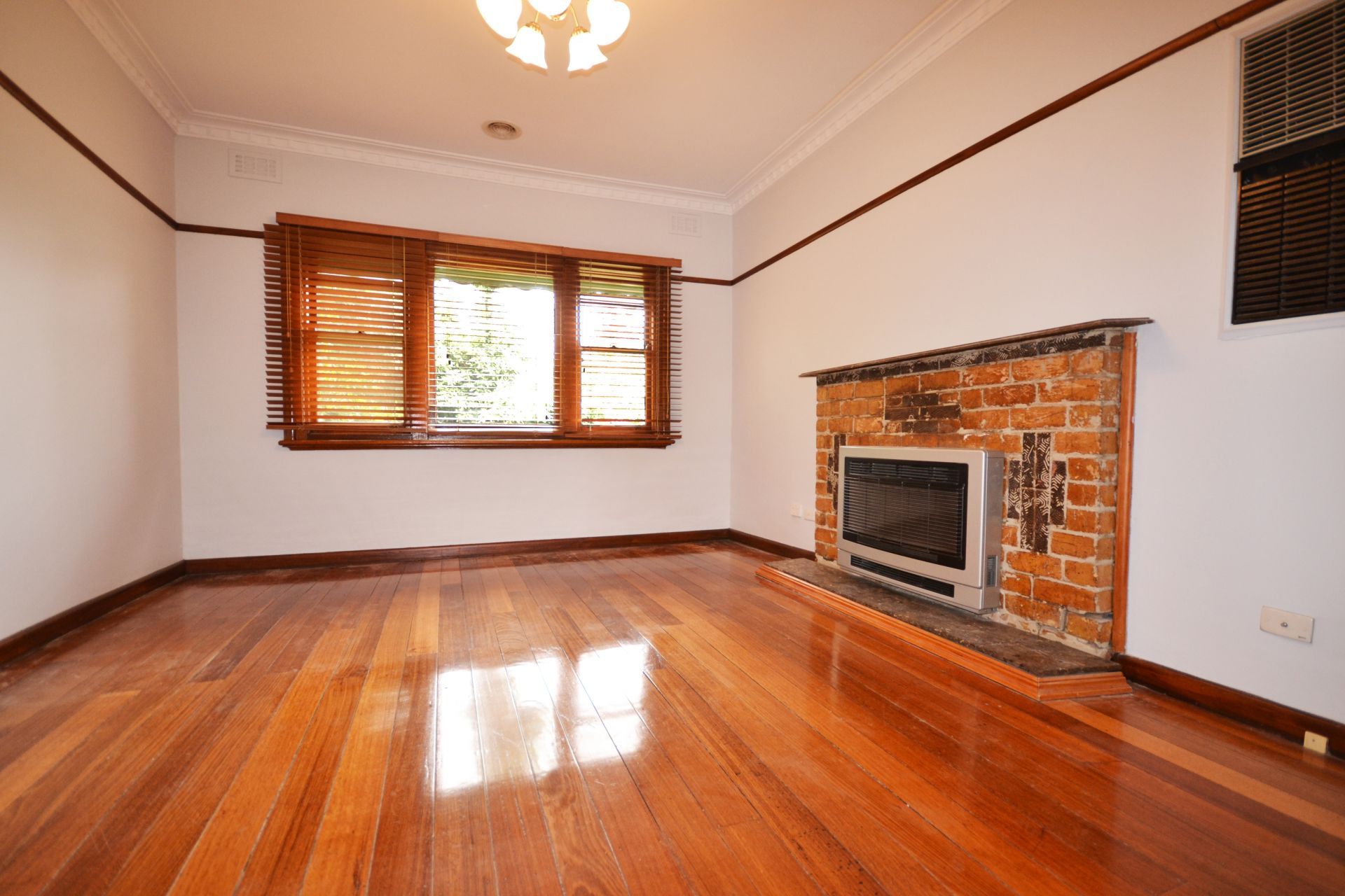 QUALITY HOME, SENSATIONAL LOCATION