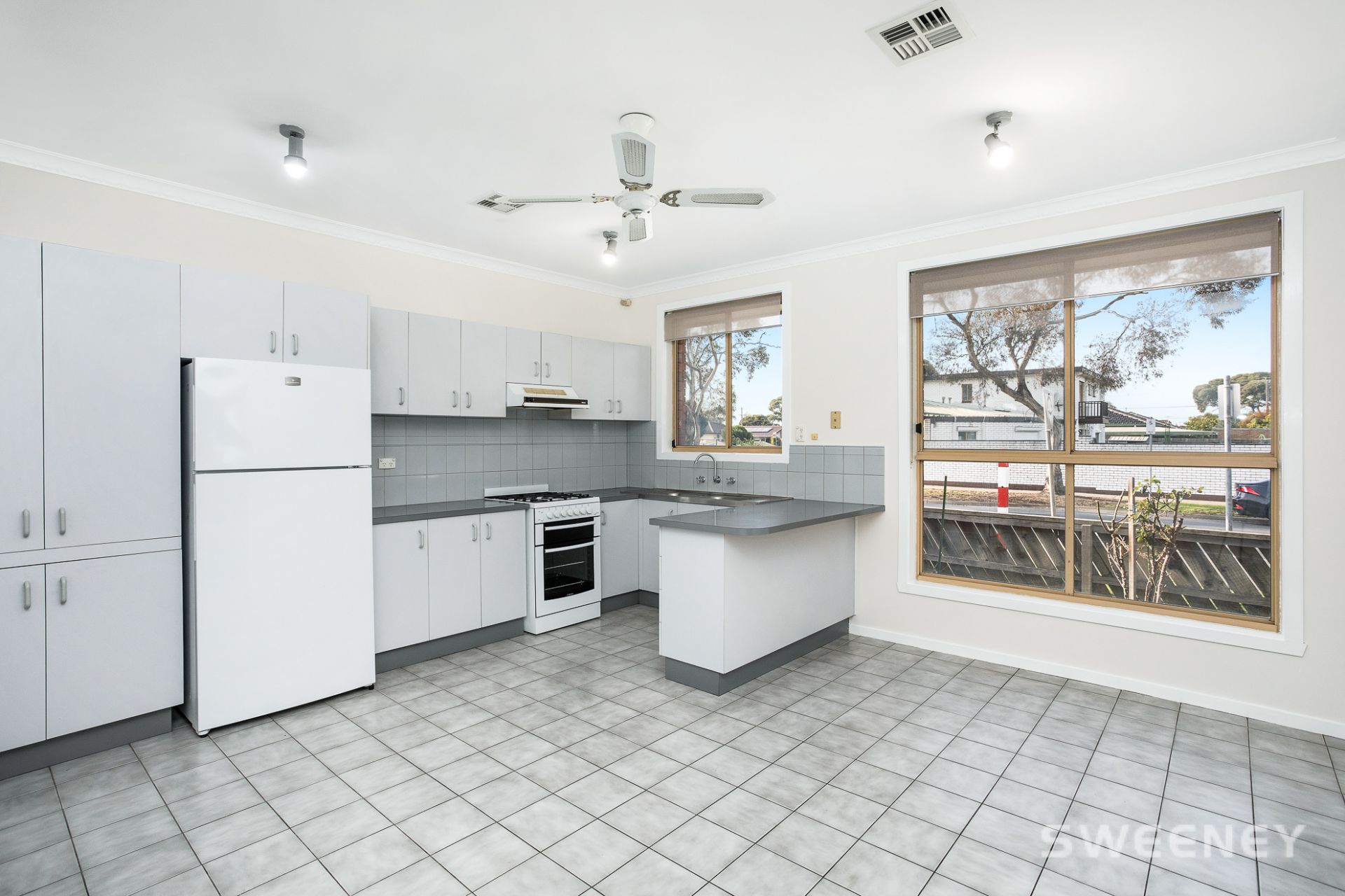2/1 Cameron Avenue, Altona Meadows - Thumbnail 3