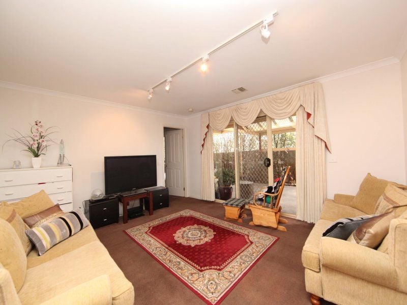 16 Rialton Rise SOUTH MORANG, South Morang - Thumbnail 8