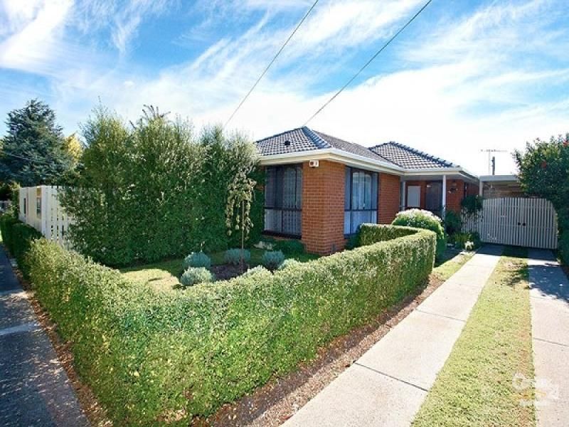 31 Simmons Drive, Seaholme - Thumbnail 2