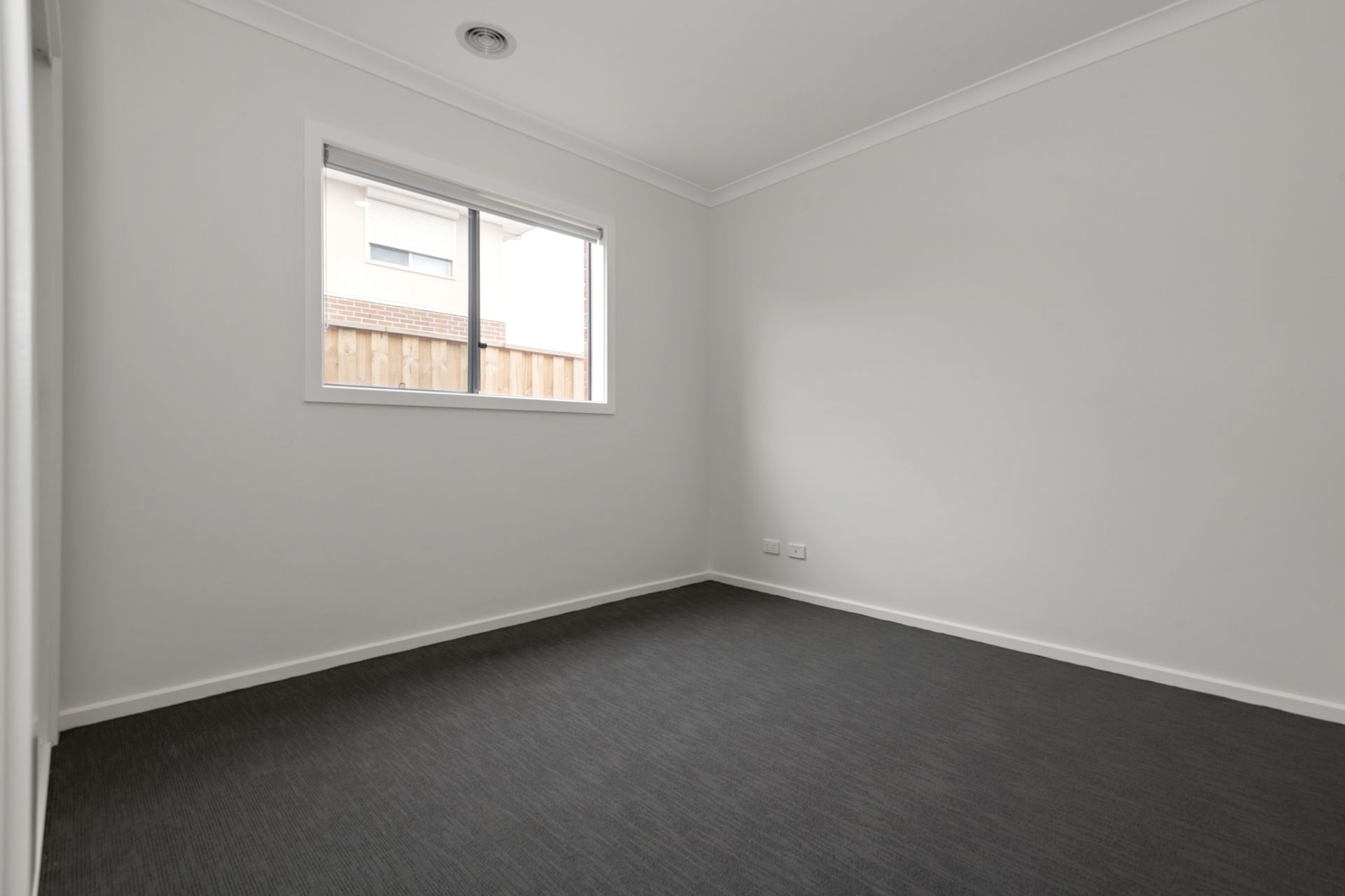 WALKING DISTANCE TO AURORA VILLAGE & HARVEST HOME PRIMARY SCHOOL