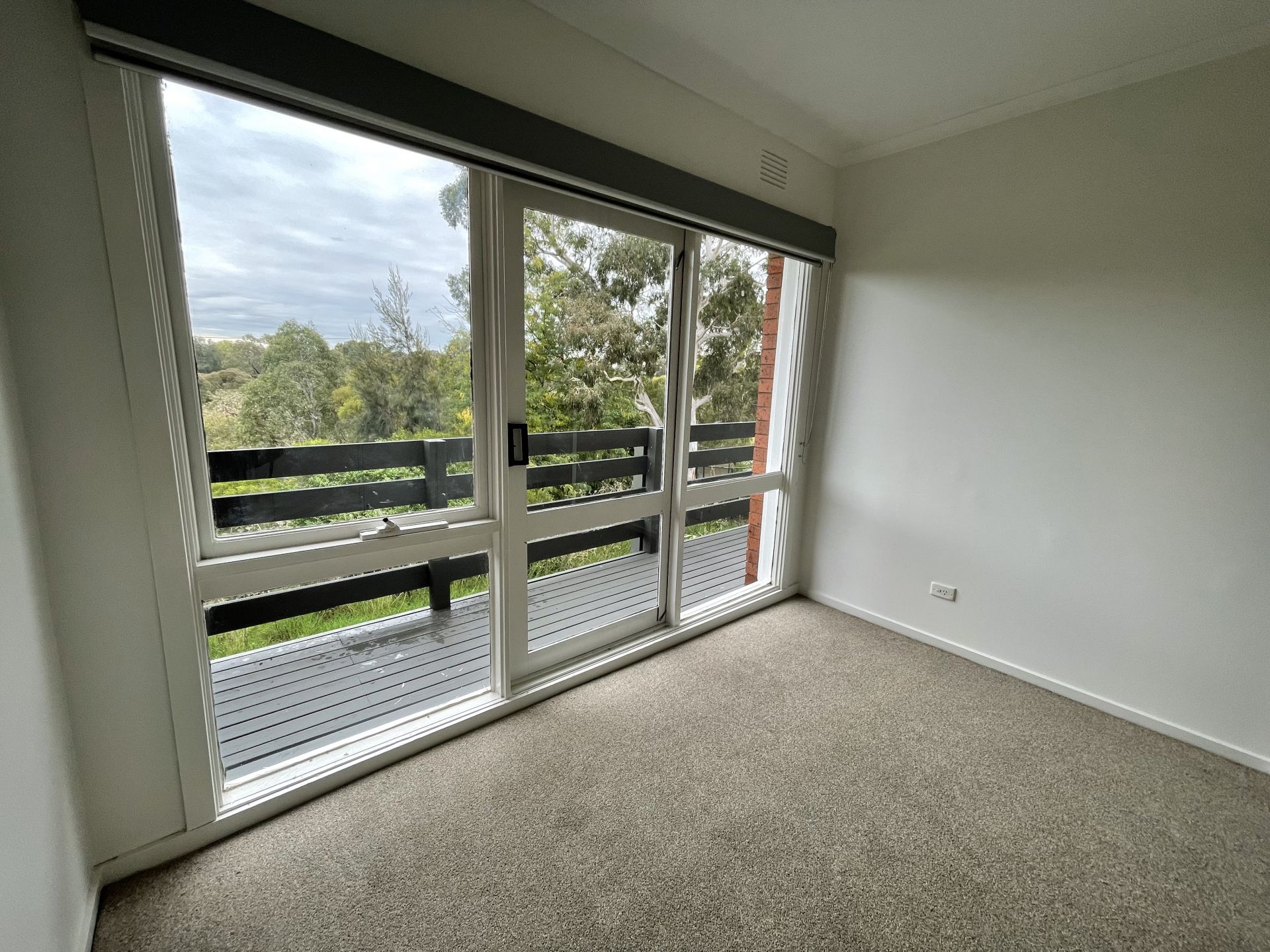 Spacious 2 Bedroom Townhouse Overlooking the Park!