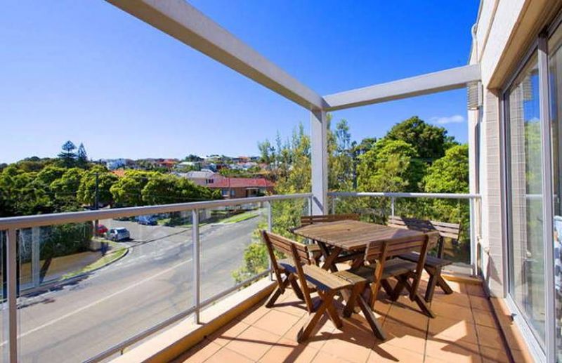 Stunning Two Bedroom Seconds To Beach!