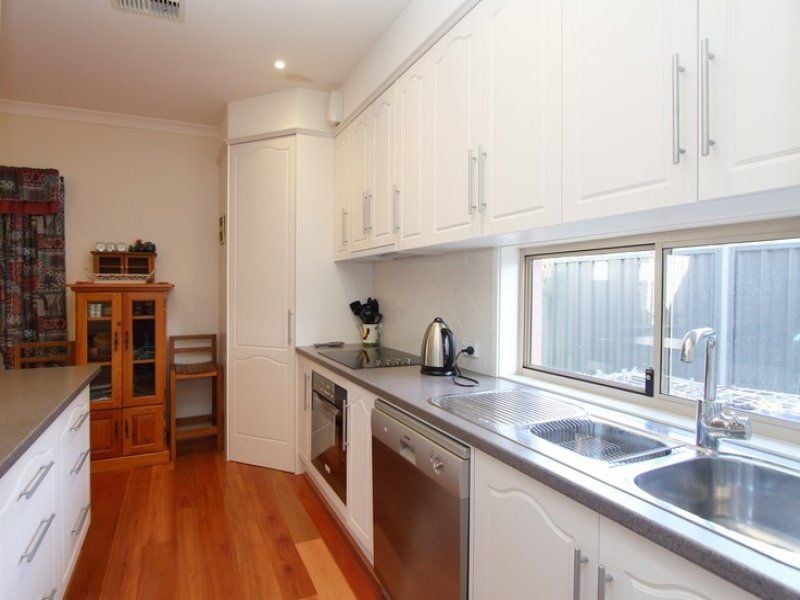 8 Bonvue Rd Rostrevor 5073