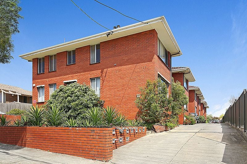 Two Bedroom Apartment in Quiet Street!