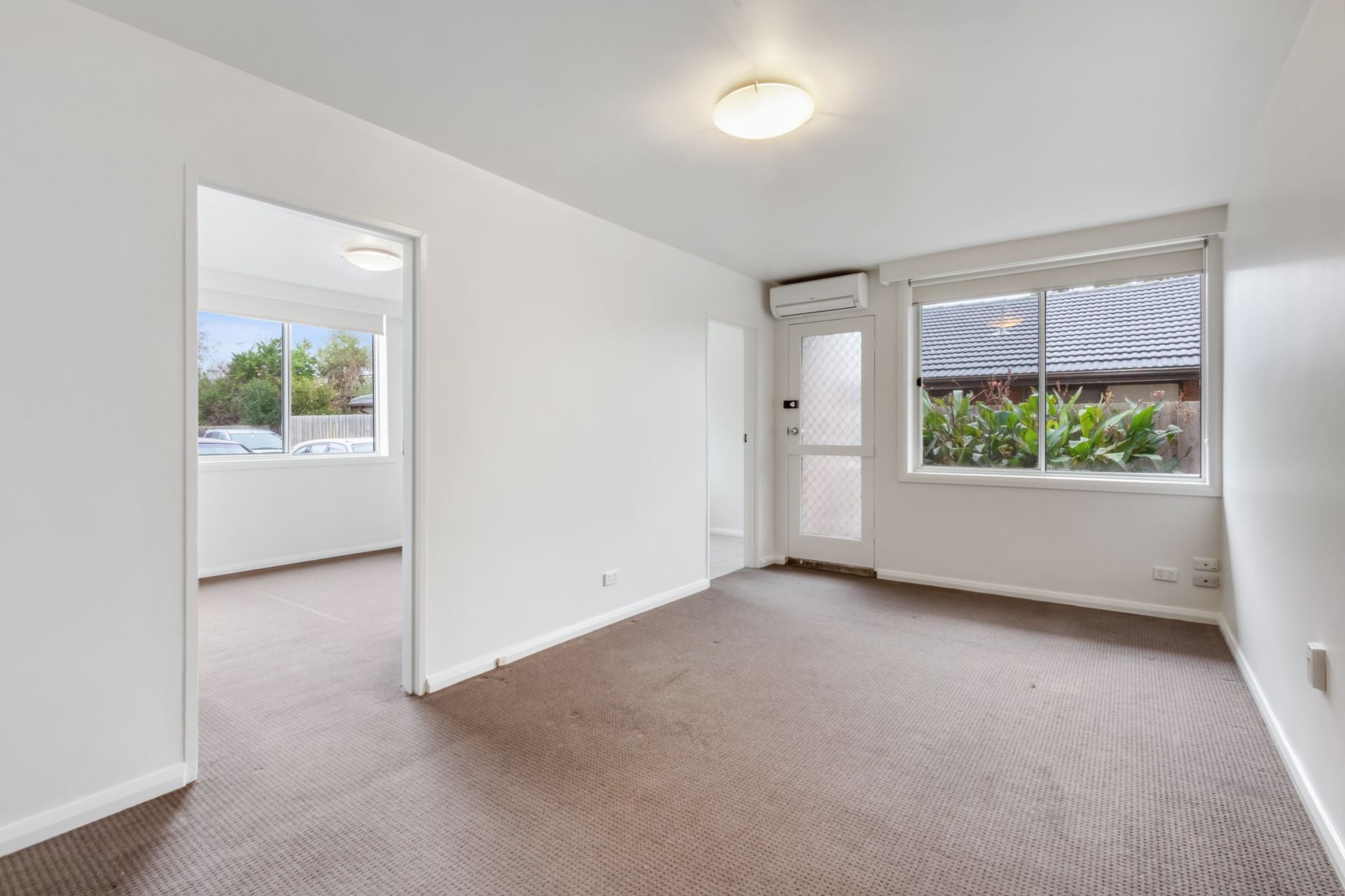 Sensational Ground Floor Apartment in Great Location!