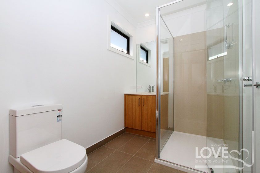 NEAR NEW - QUIET BACK UNIT!