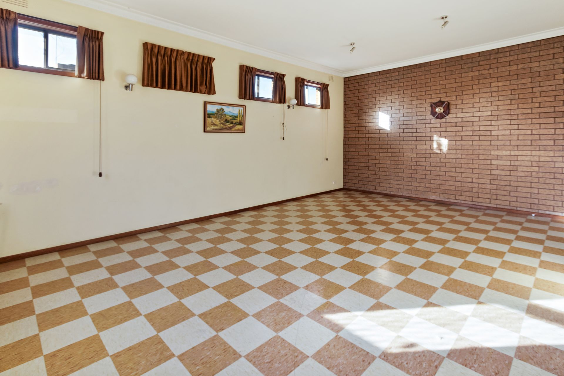 SPACIOUS FAMILY HOME!