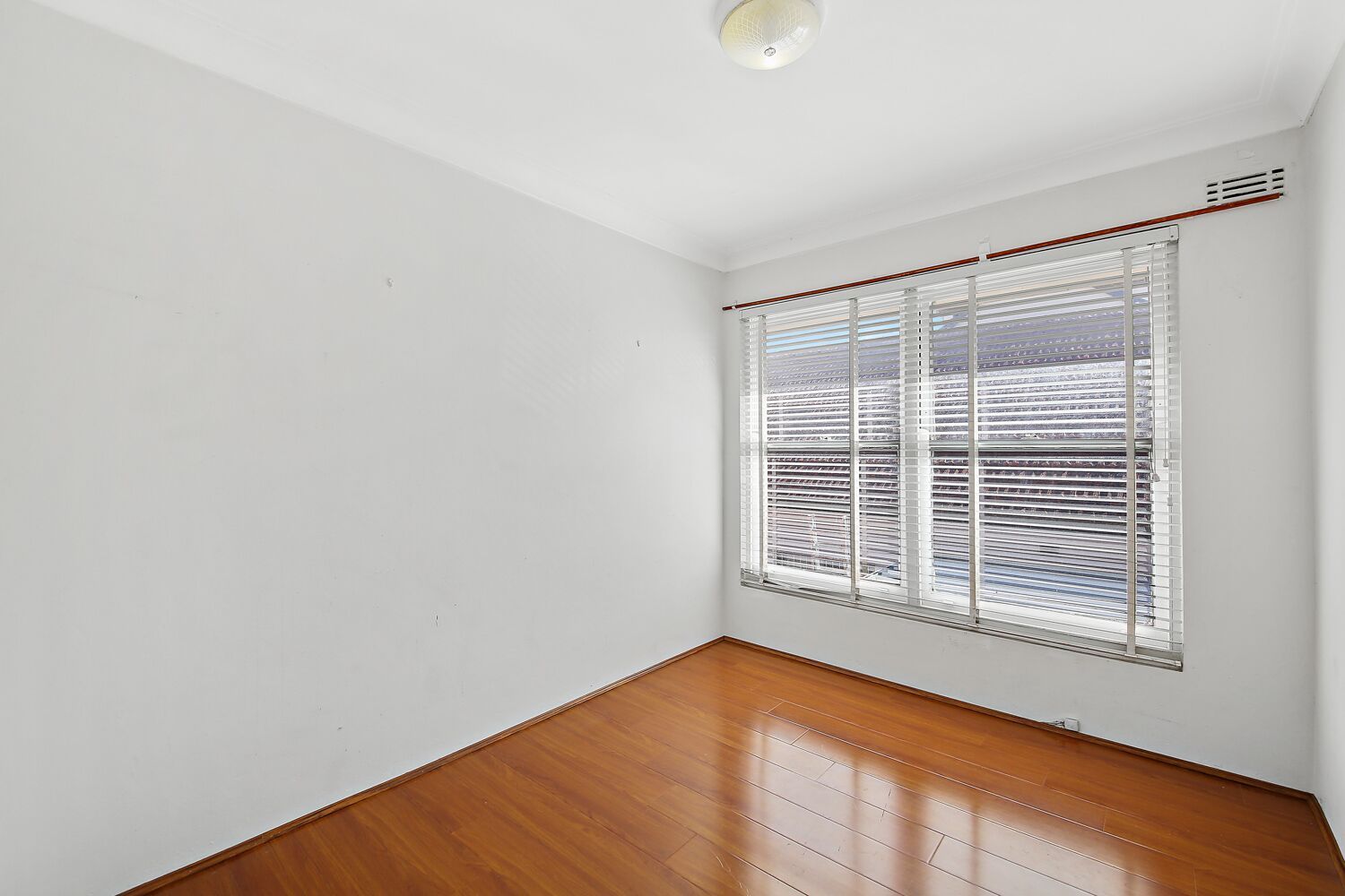 Light and Airy Renovated 2 Bedroom Unit
