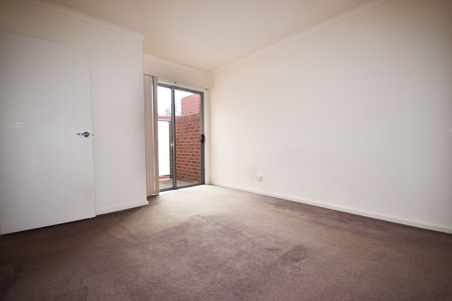 LOOKING FOR MODERN SOPHISTICATION? YOUR SEARCH IS OVER!!