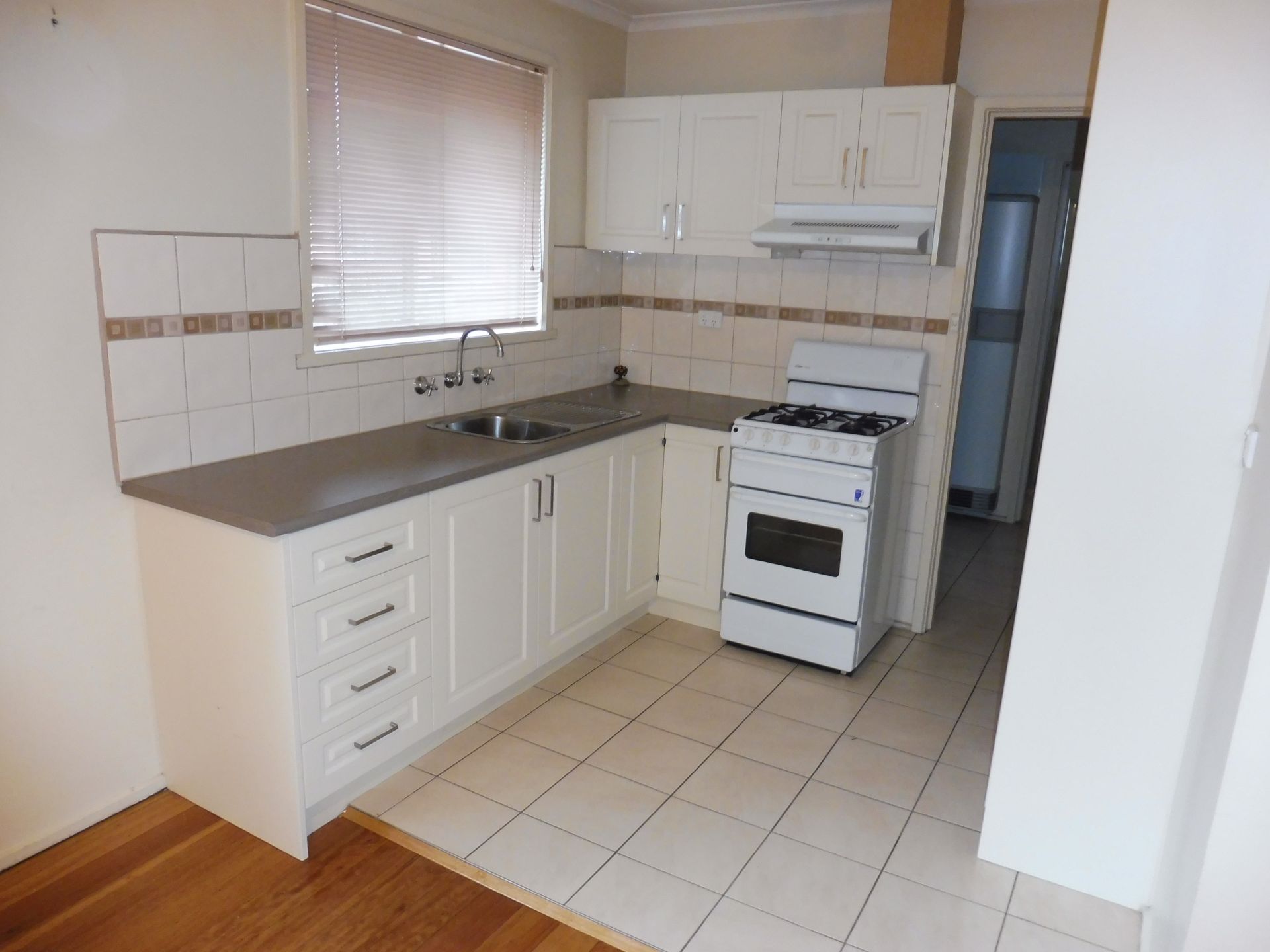 2 BEDROOM UNIT IN A PERFECT LOCATION!