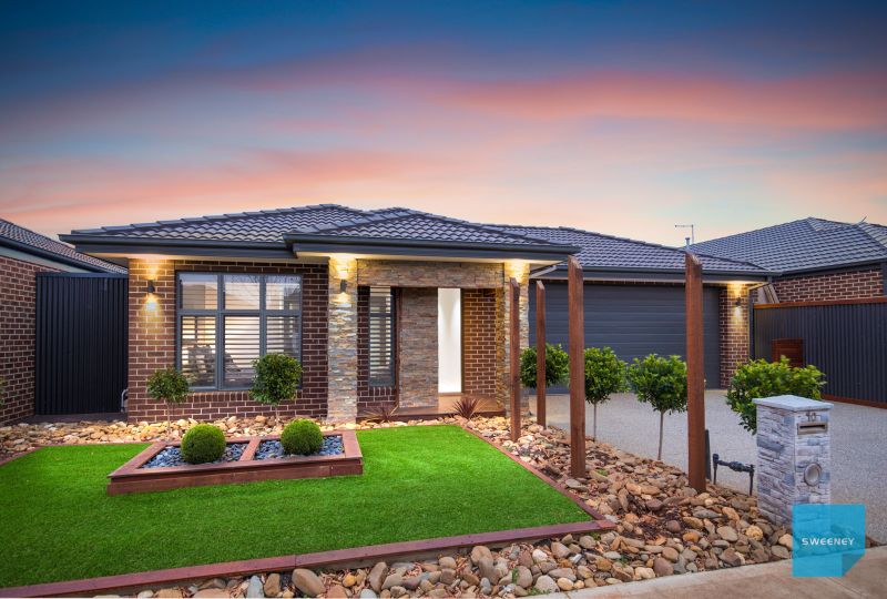 10 Aubisque Close, Fraser Rise - Thumbnail 3