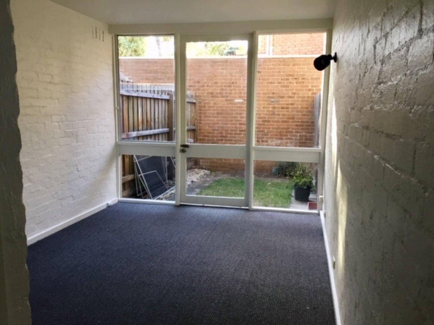 One Bedroom Apartment in a Quaint Corner of Thornbury.