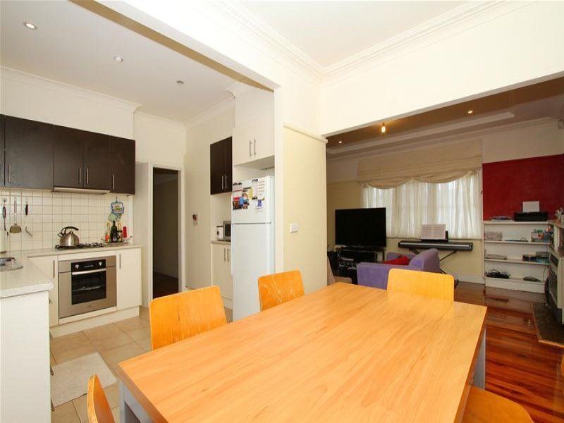 MODERN 2 BEDROOM HOME IN LALOR!