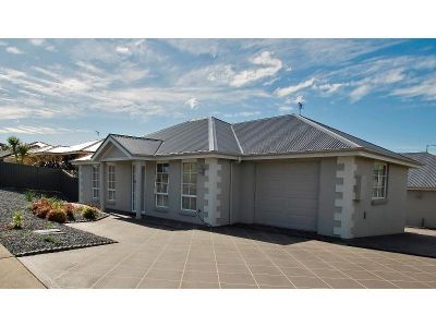 1/16 St. Andrews Drive, DEVONPORT, Devonport - Thumbnail 2