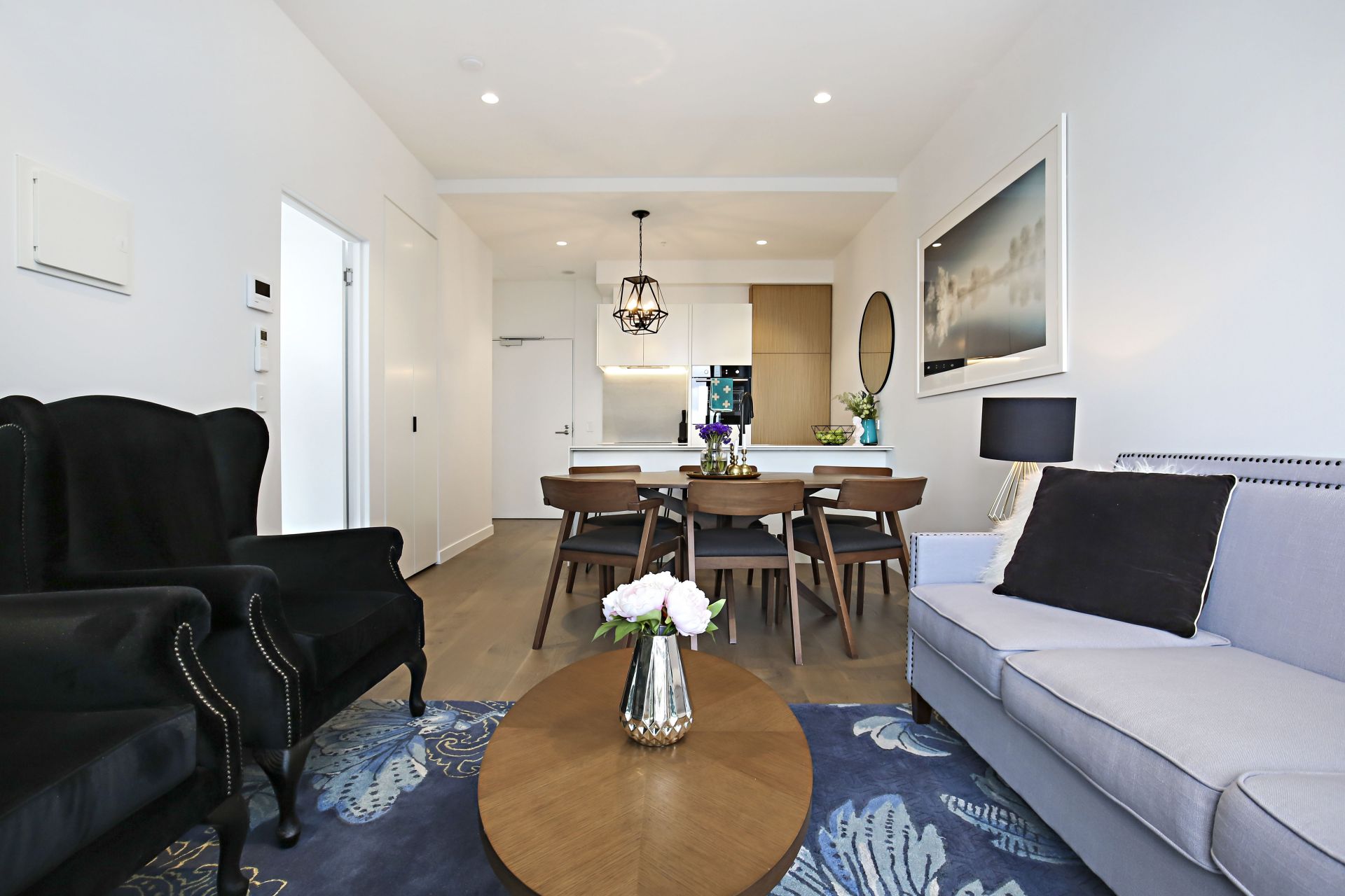 **Landlord offering 1 week rent free!!  !!Luxury Living at it's Finest**