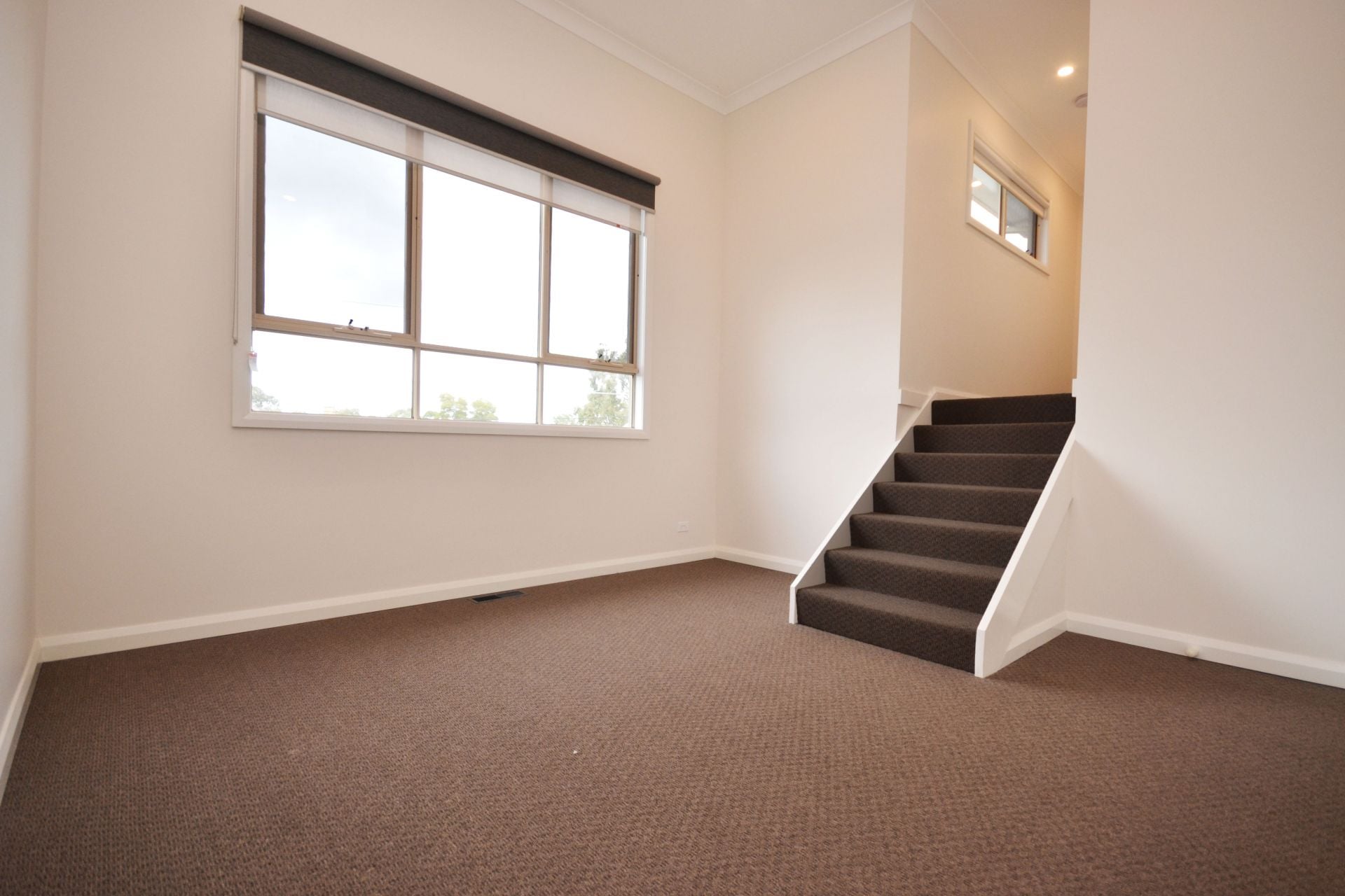 CONTEMPORARY DELIGHT – THE EPITOME OF ELEGANCE OVERLOOKING PARKLANDS