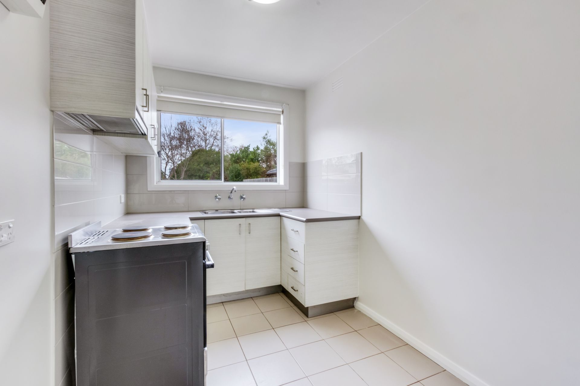 Sensational Ground Floor Apartment in Great Location!