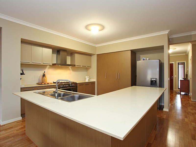 47 Clementson Drive, Caroline Springs - Thumbnail 3