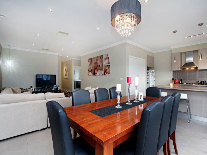 21 Lambertia Loop, Caroline Springs - Thumbnail 5