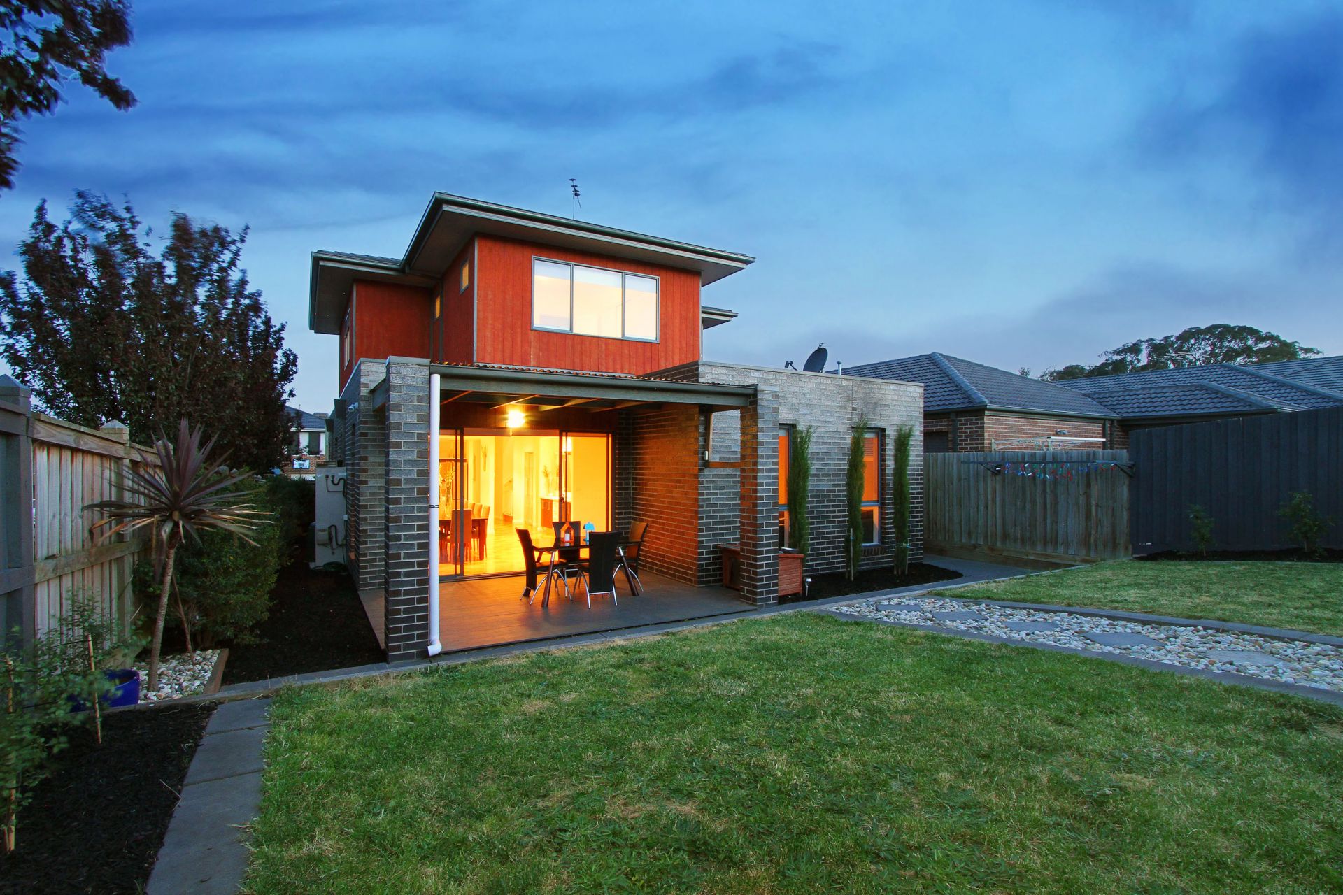 CONTEMPORARY LIVING WITH PARKSIDE APPEAL