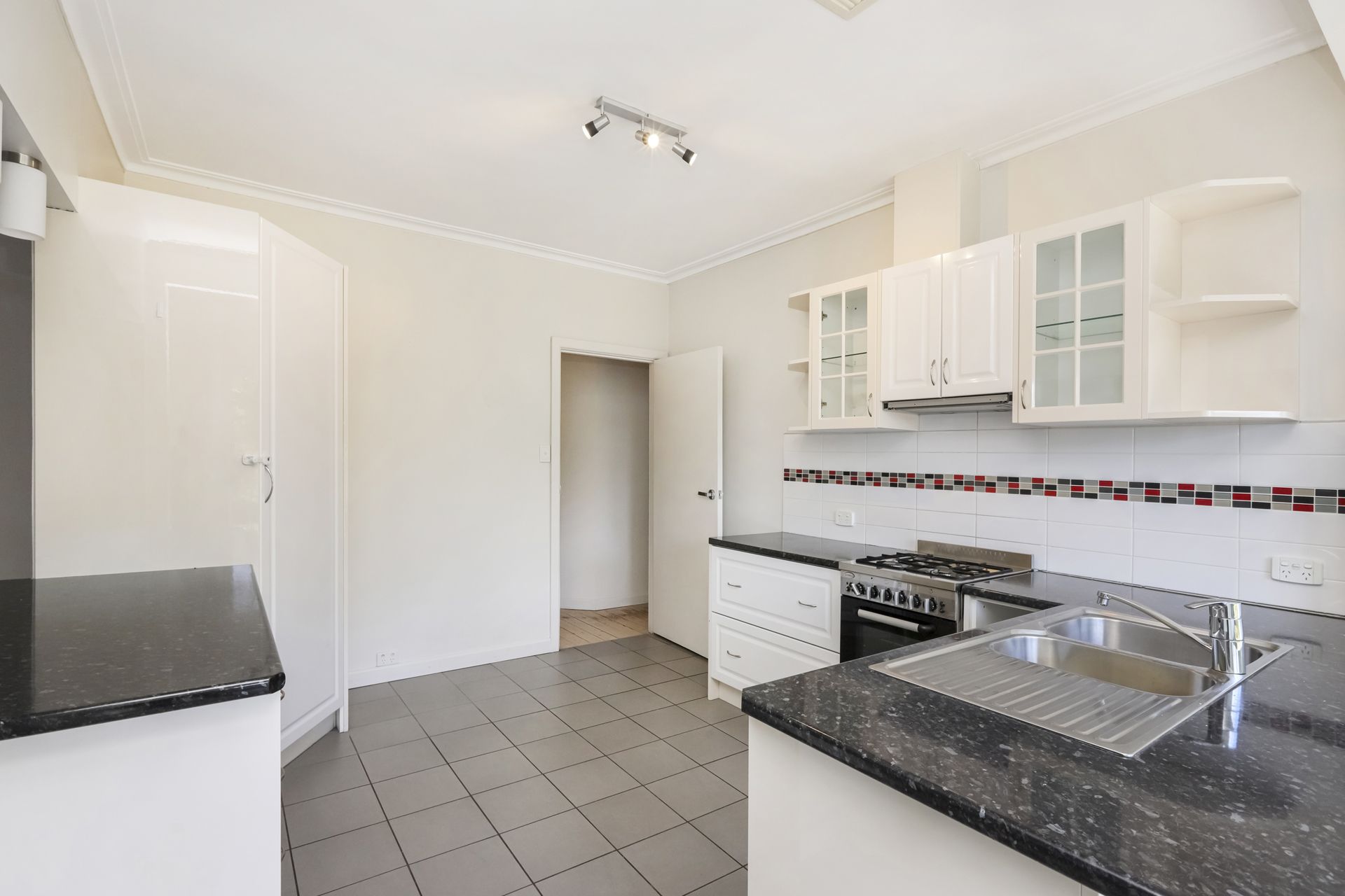 8 Sanderson Street Yarraville VIC, Yarraville - Thumbnail 3