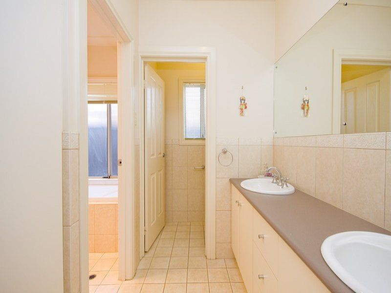 9 Railway Crescent Evanston 5116