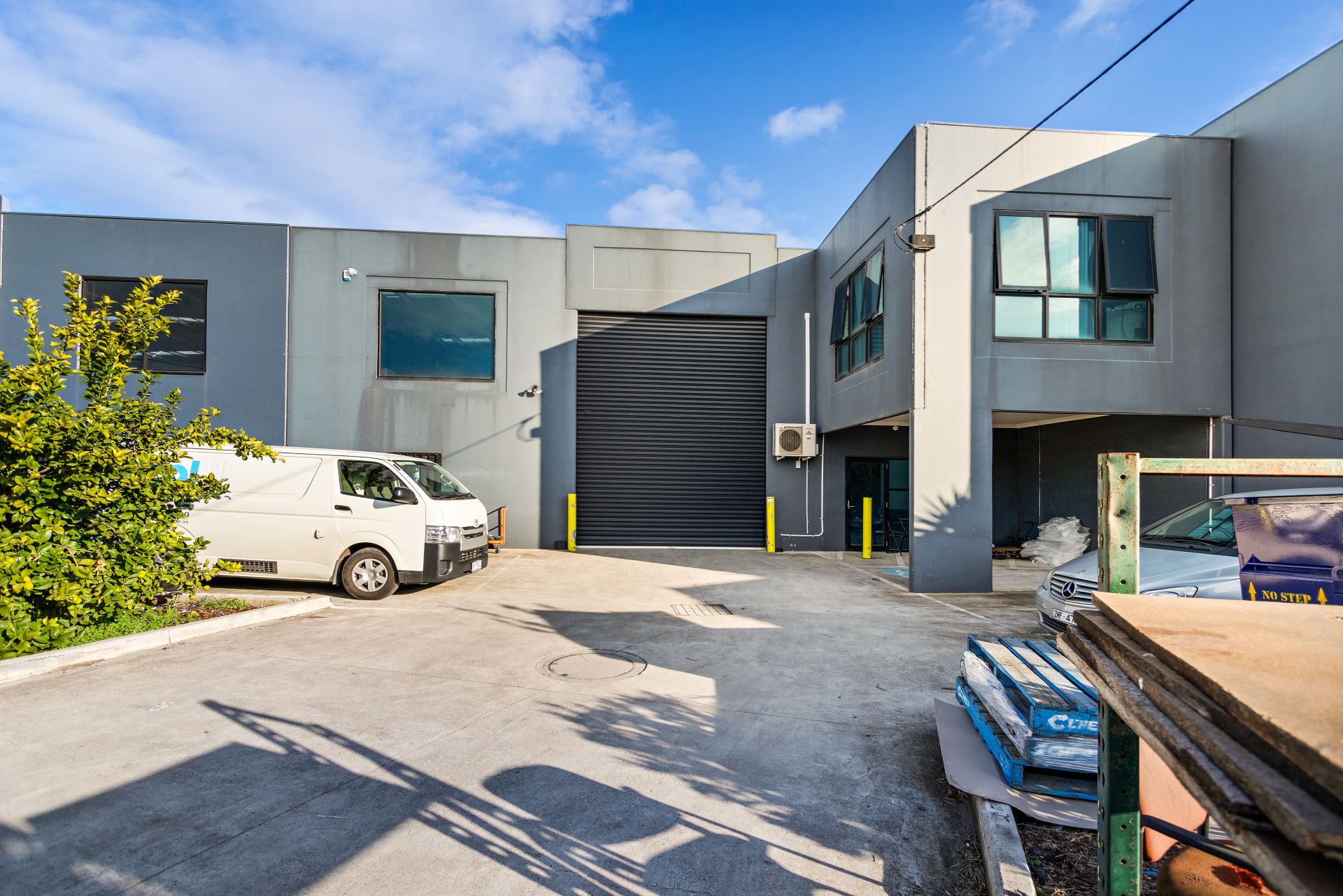 PERFECT OFFICE/WAREHOUSE FOR AN EXPANDING BUSINESS