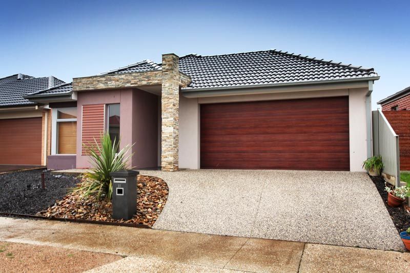 11 Rutherglen Way, Caroline Springs - Thumbnail 2