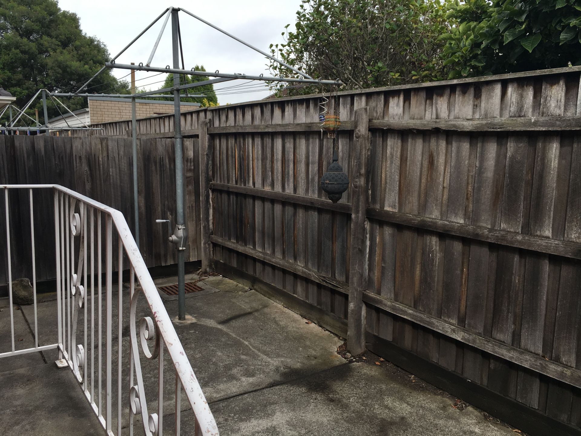 JUST A SHORT WALK FROM LA TROBE UNIVERSITY!