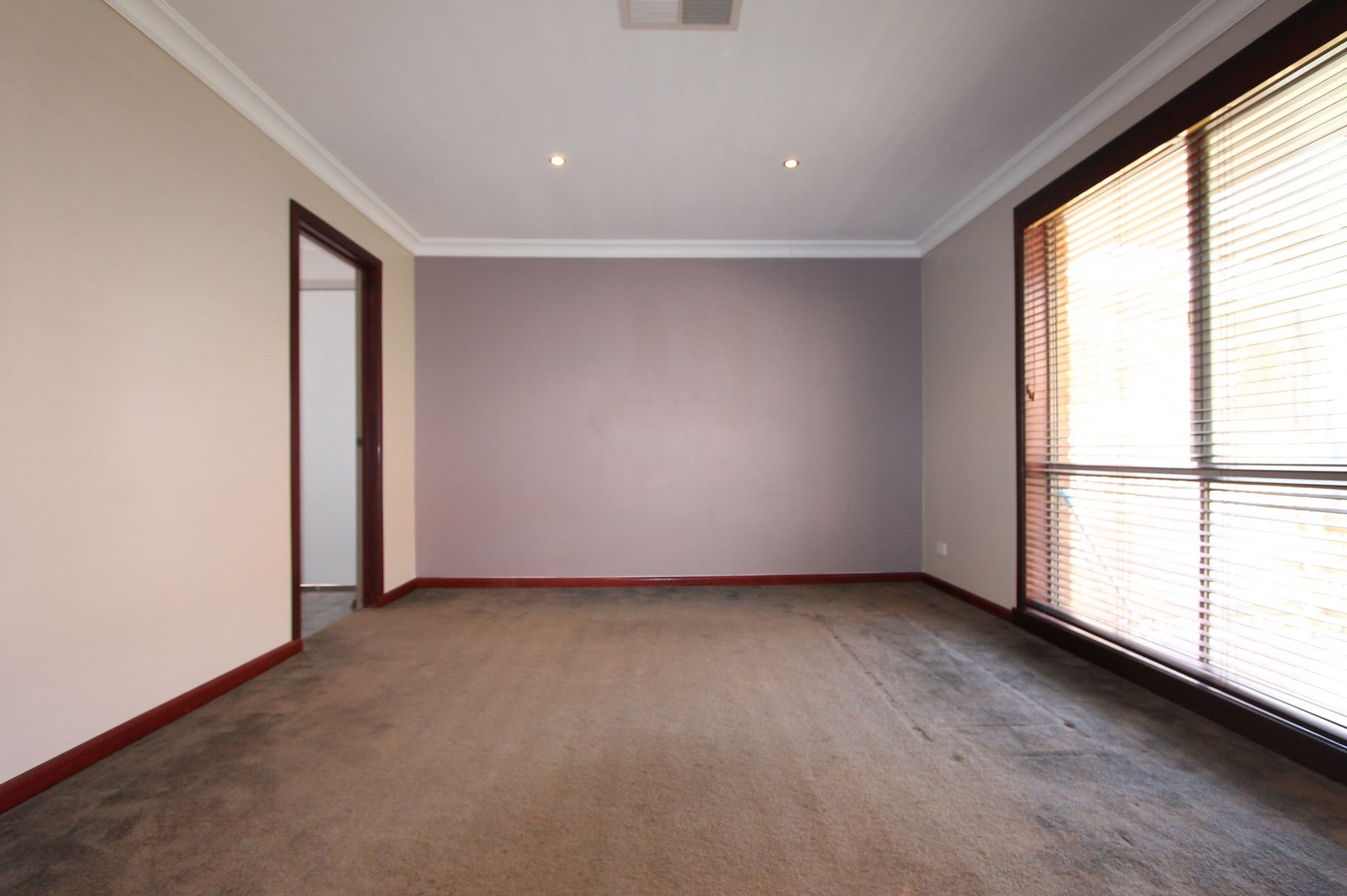 WARM & INVITING FAMILY HOME !!!