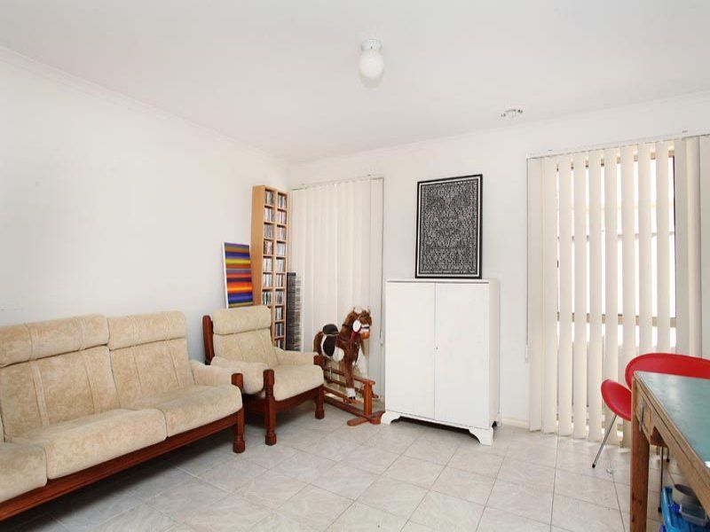 22 The Parkway, Caroline Springs - Thumbnail 6
