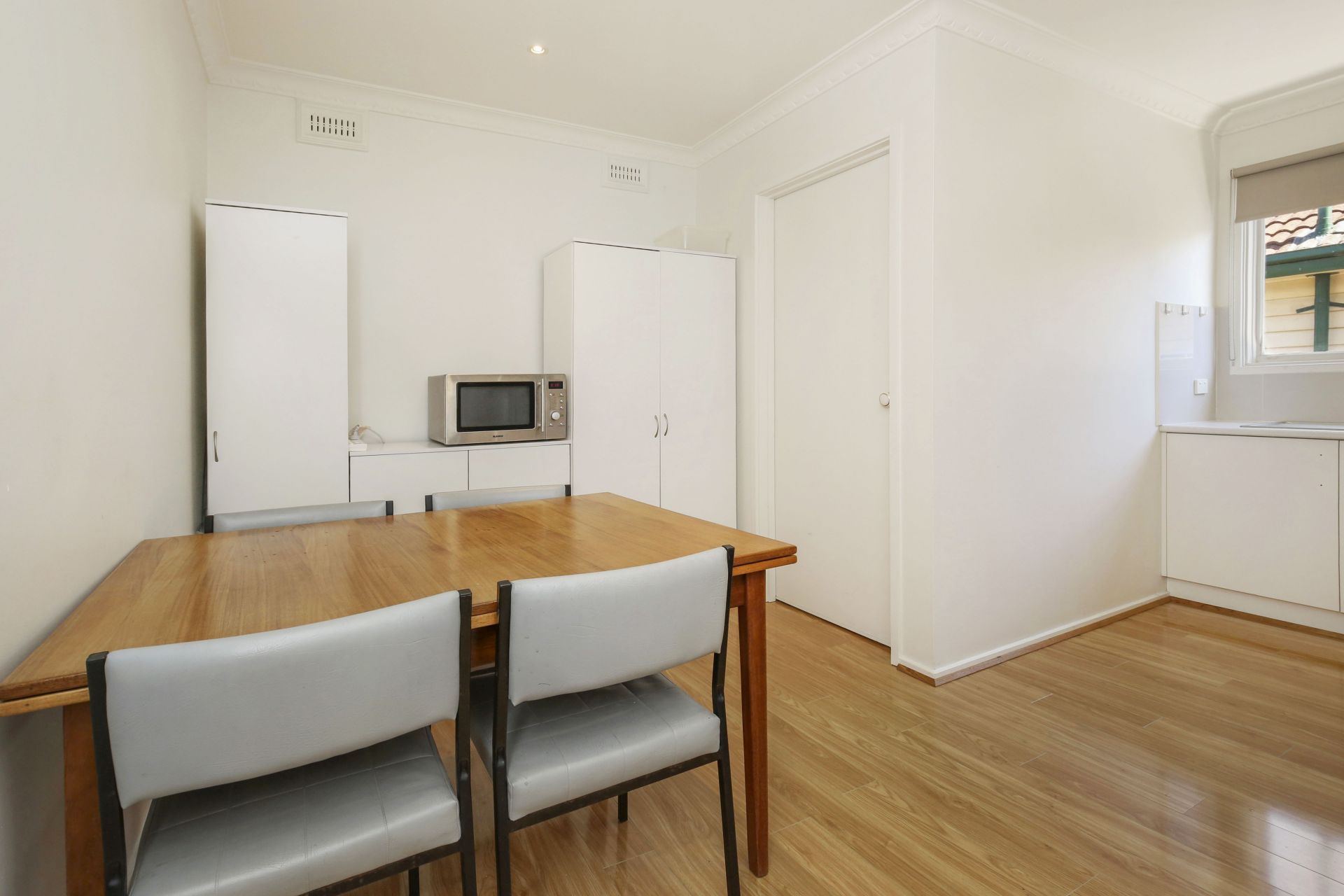 NEAT AND TIDY UNIT FOR LEASE!
