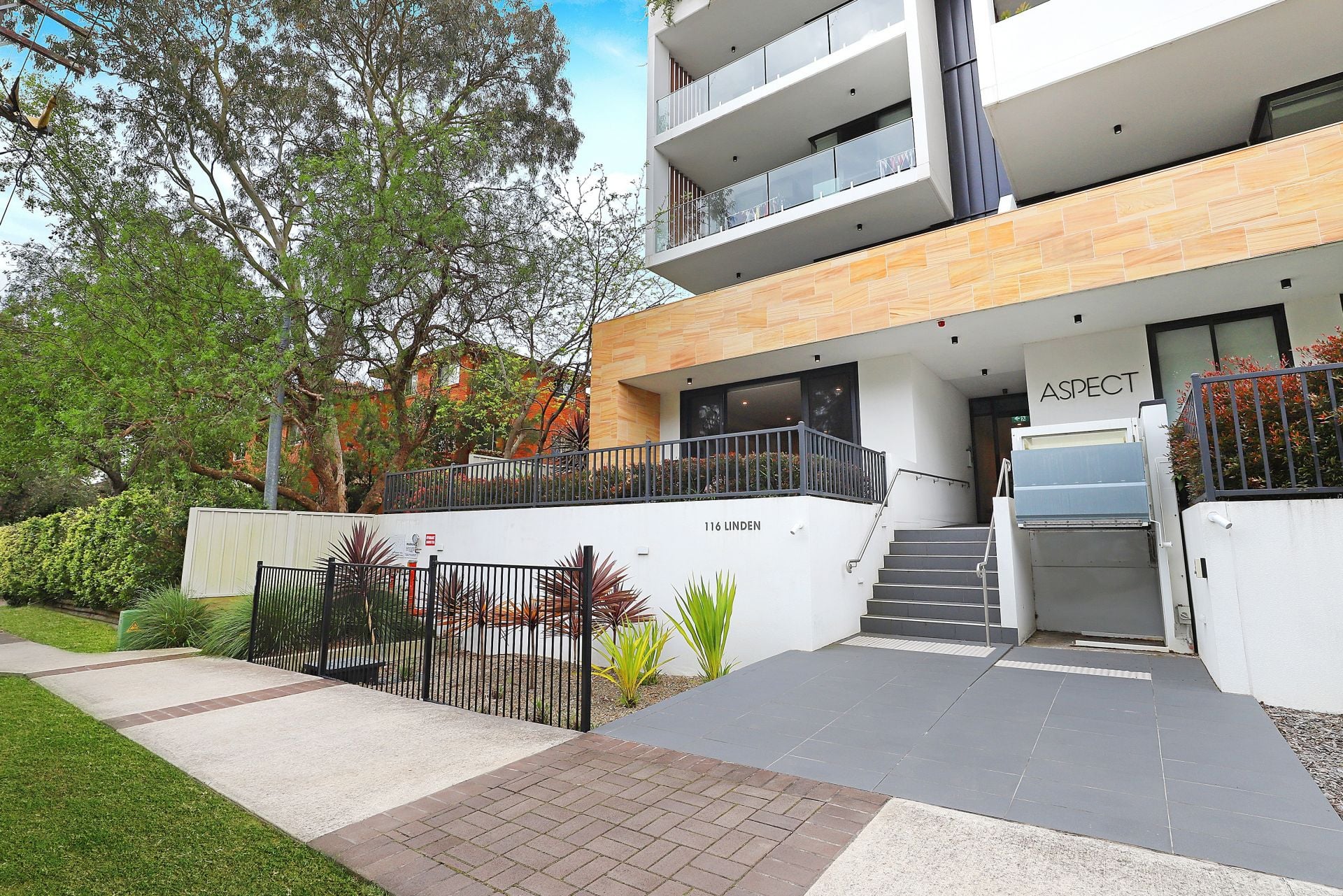 2/116 Linden Street, Sutherland, Sutherland - Thumbnail 2