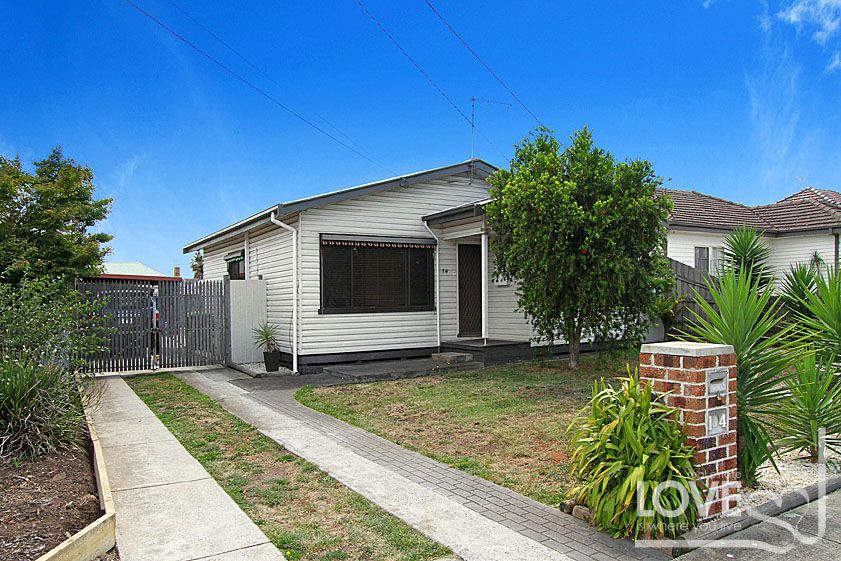 MODERN, PERFECTLY PRESENTED AND CENTRALLY LOCATED