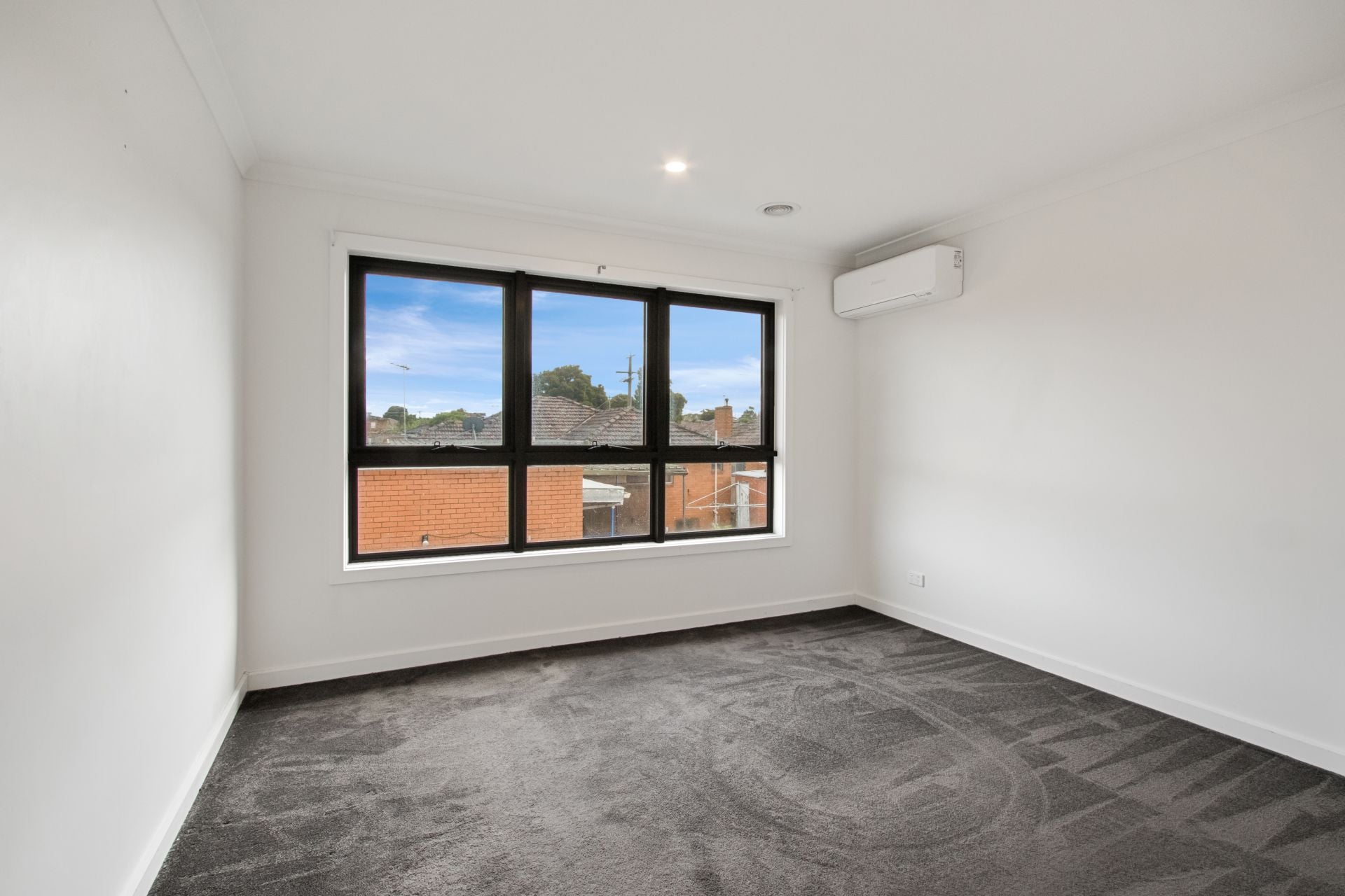 STYLISH DESIGN AND CONVENIENT LIFESTYLE