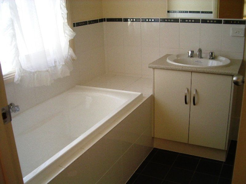 1B Devon Street Enfield 5085