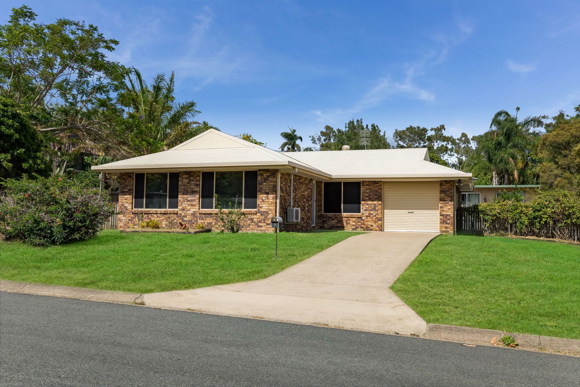 4 Manooka Drive, Cannonvale Taylors Property Specialists