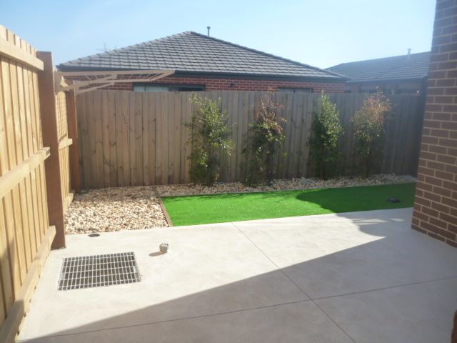 MODERN & LOW MAINTENANCE UNIT!
