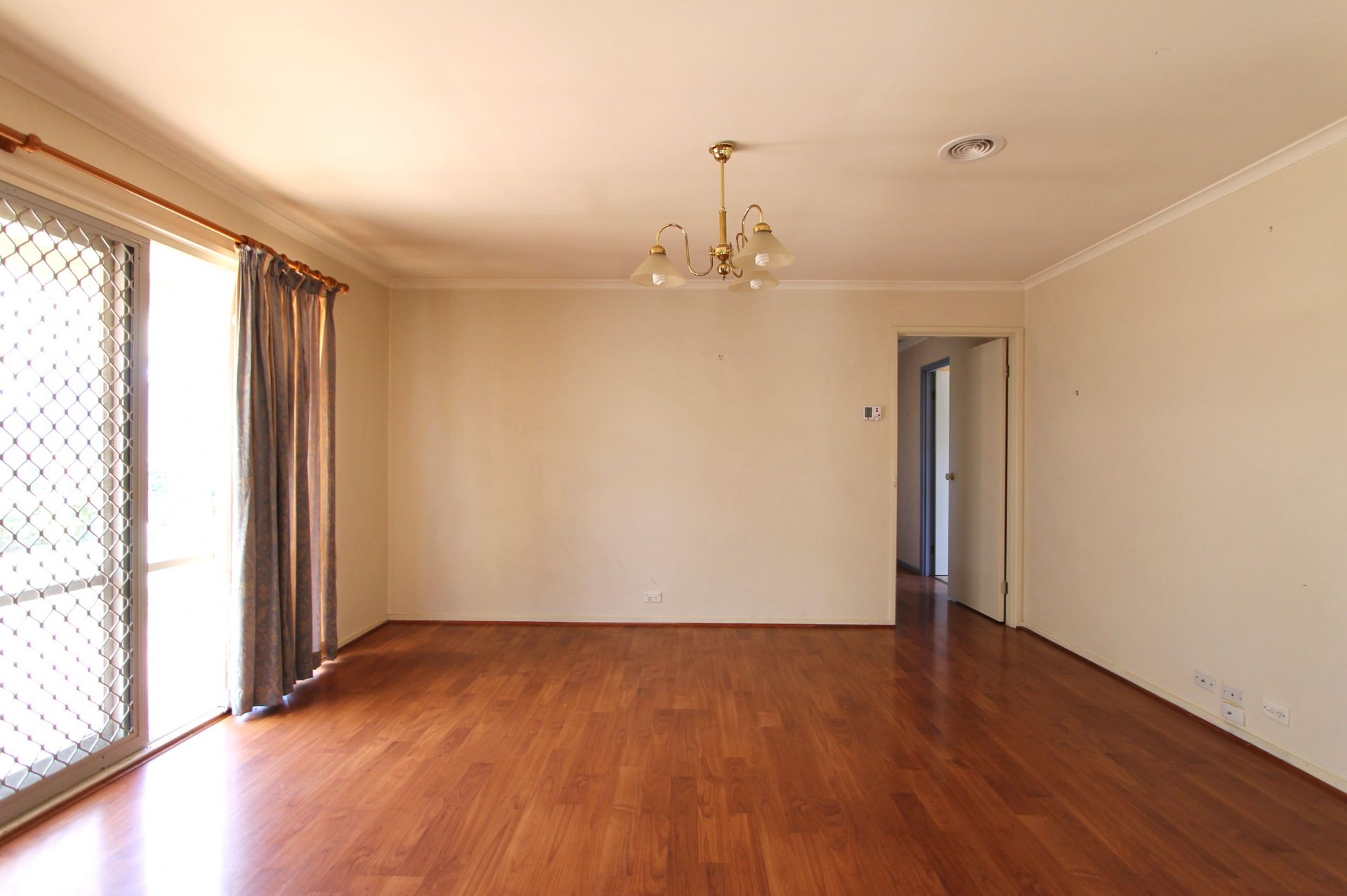 A REAL PLEASURE YOU'LL TREASURE !!!  ***GARDENER INCLUDED***
***PRICE NEGOTIABLE***