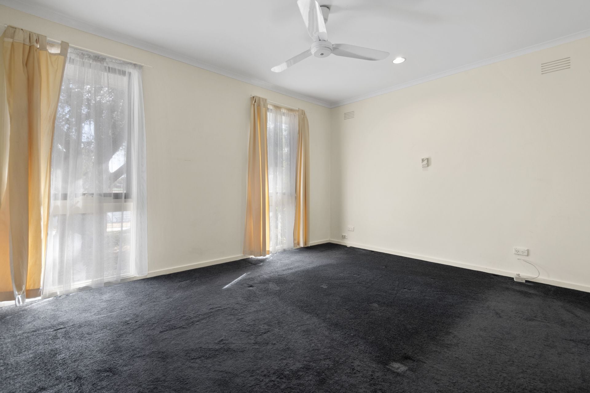 PERFECT START ON APPROX 606m2 LAND