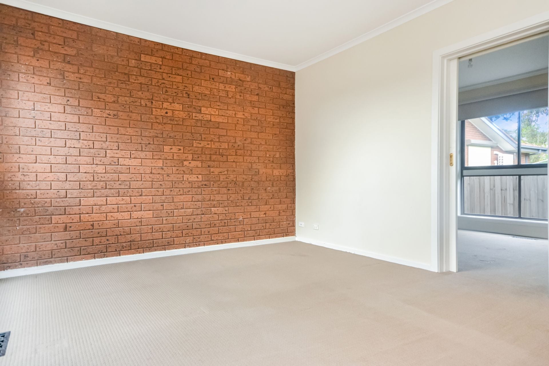 UNDER APPLICATION - NO FURTHER INSPECTIONS AVAILABLE.
AVAILABLE NOW -  1 BEDROOM UNIT - UTILITIES INCLUDED