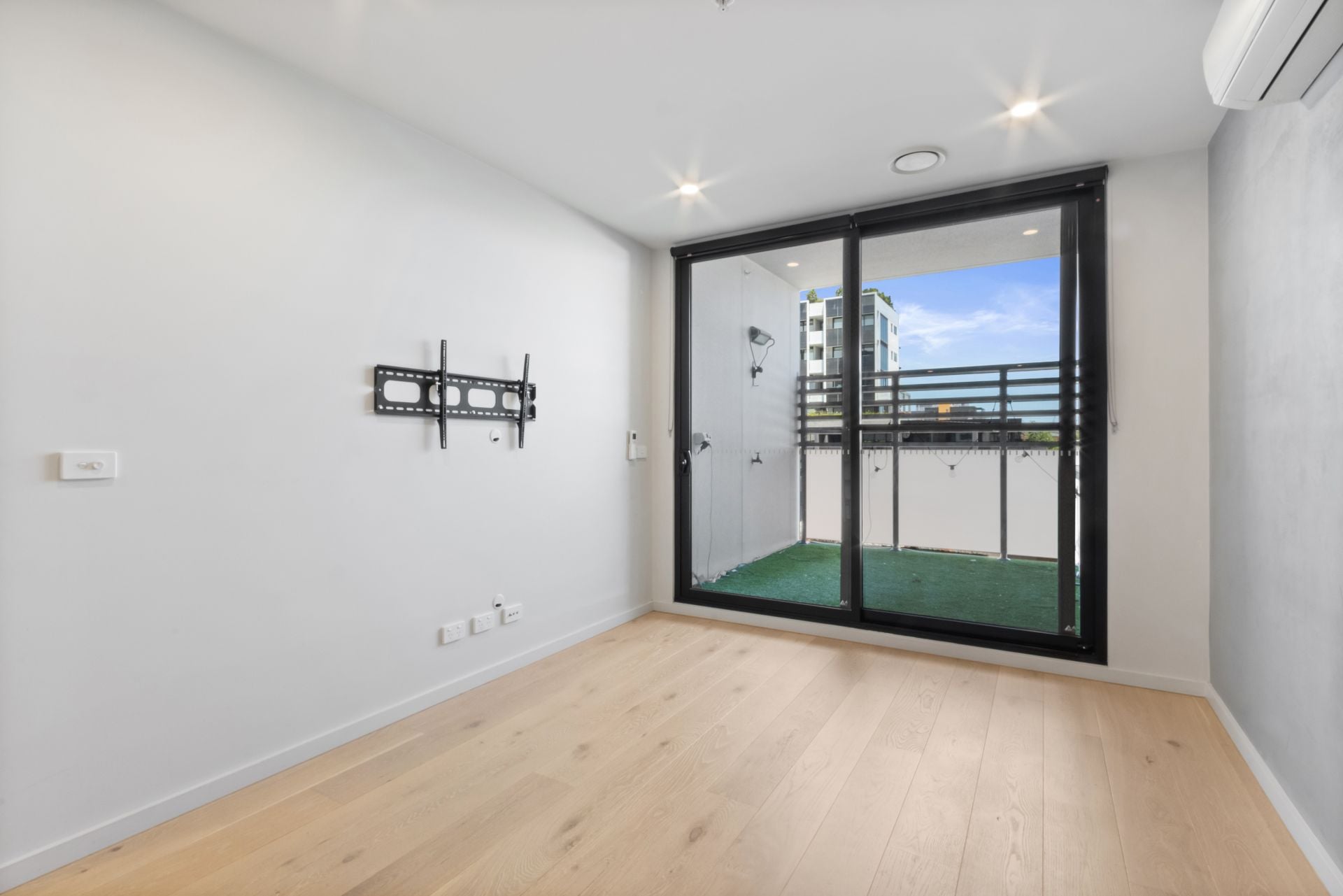 Lux Living in the Heart of Northcote