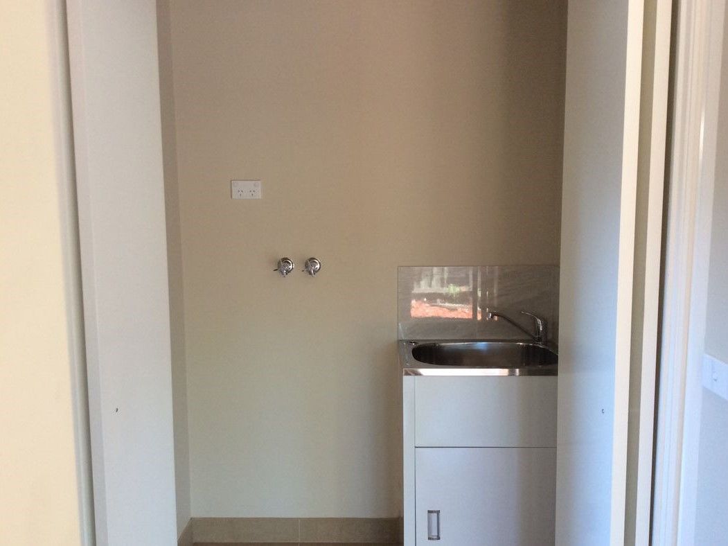 AIR CONDITIONING BOTH UPSTAIRS AND DOWNSTAIRS!